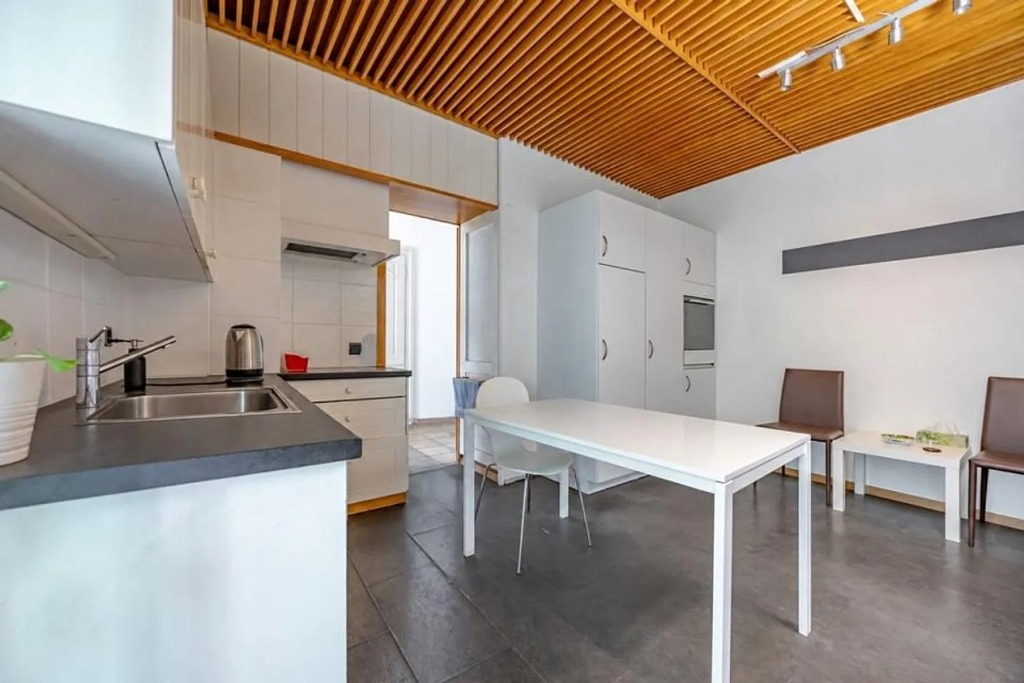 Appartement historique en plein cœur de Brig (1er étage sud) - Photo 4 sur 12