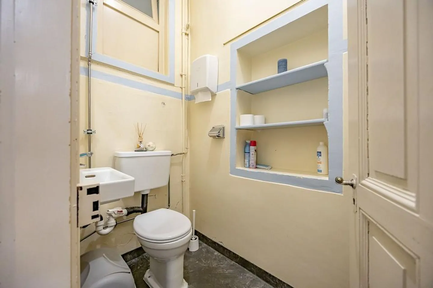 Appartement historique en plein cœur de Brig (1er étage sud) - Photo 11 sur 12