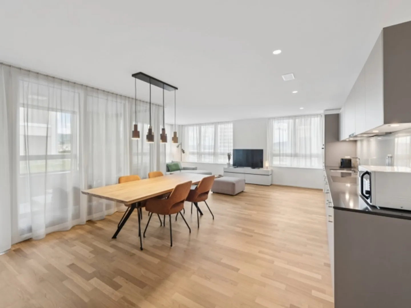 Furnished Apartments with Madrid Flair directly in the largest shopping center in Switzerland! - Photo 3 of 11
