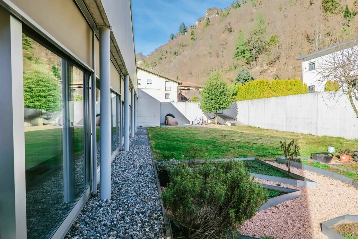 Villa moderne et spacieuse de 5,5 pièces dans un emplacement calme à Cresciano - Photo 15 sur 40