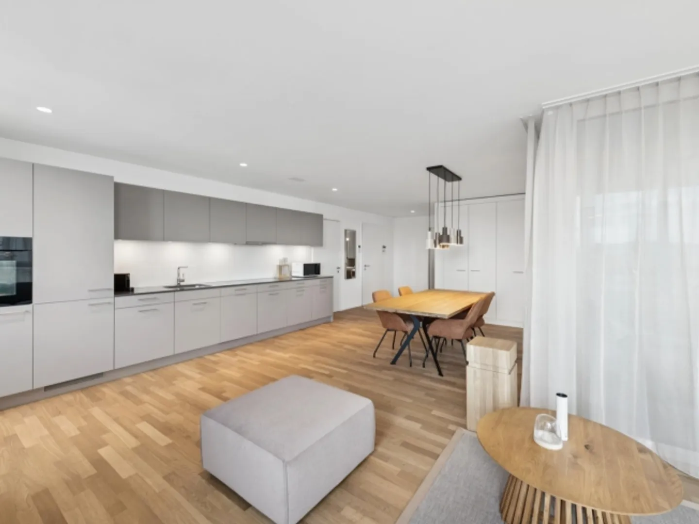 Furnished Apartments with Madrid Flair directly in the largest shopping center in Switzerland! - Photo 4 of 11