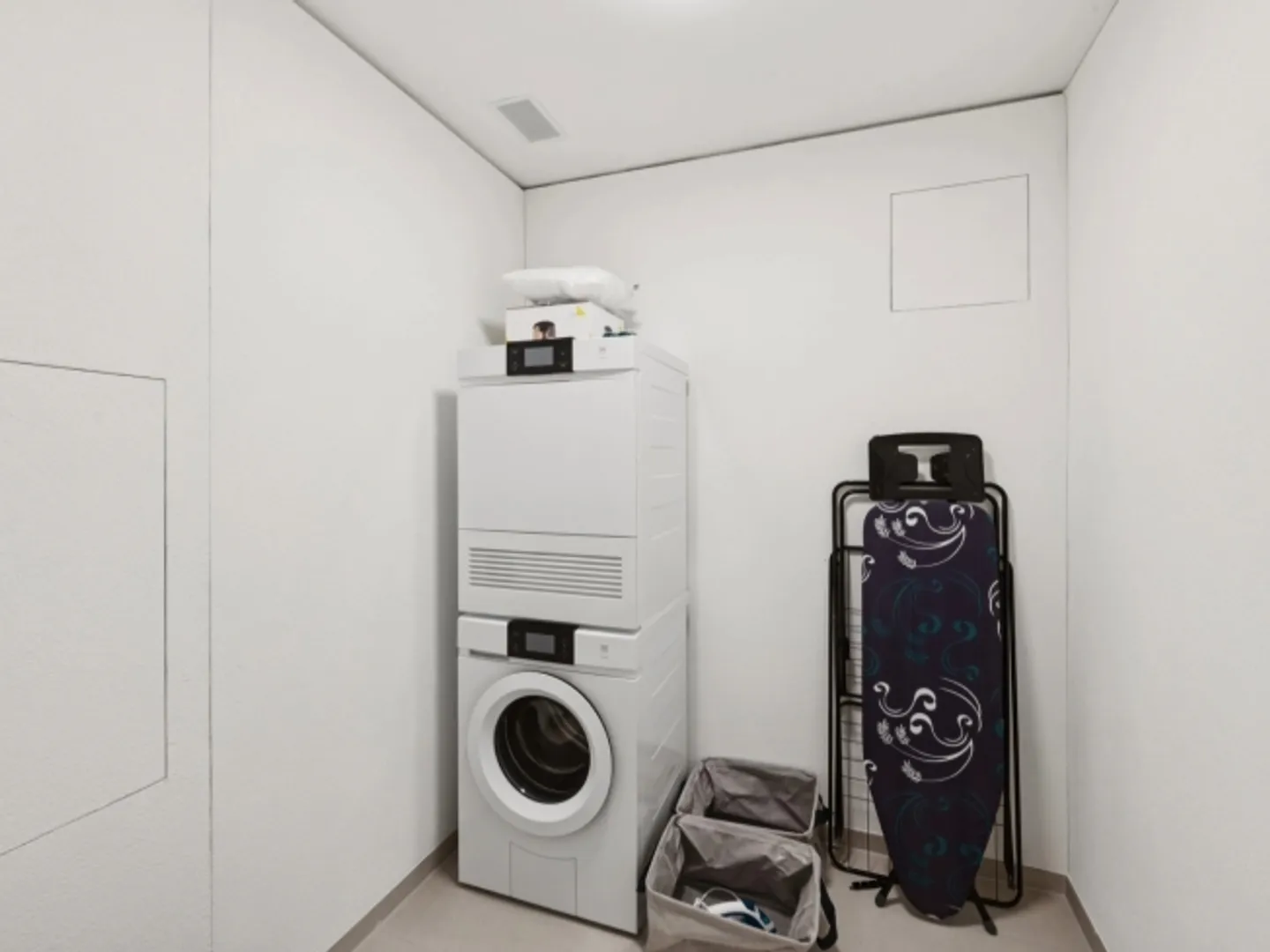 Furnished Apartments with Madrid Flair directly in the largest shopping center in Switzerland! - Photo 9 of 11