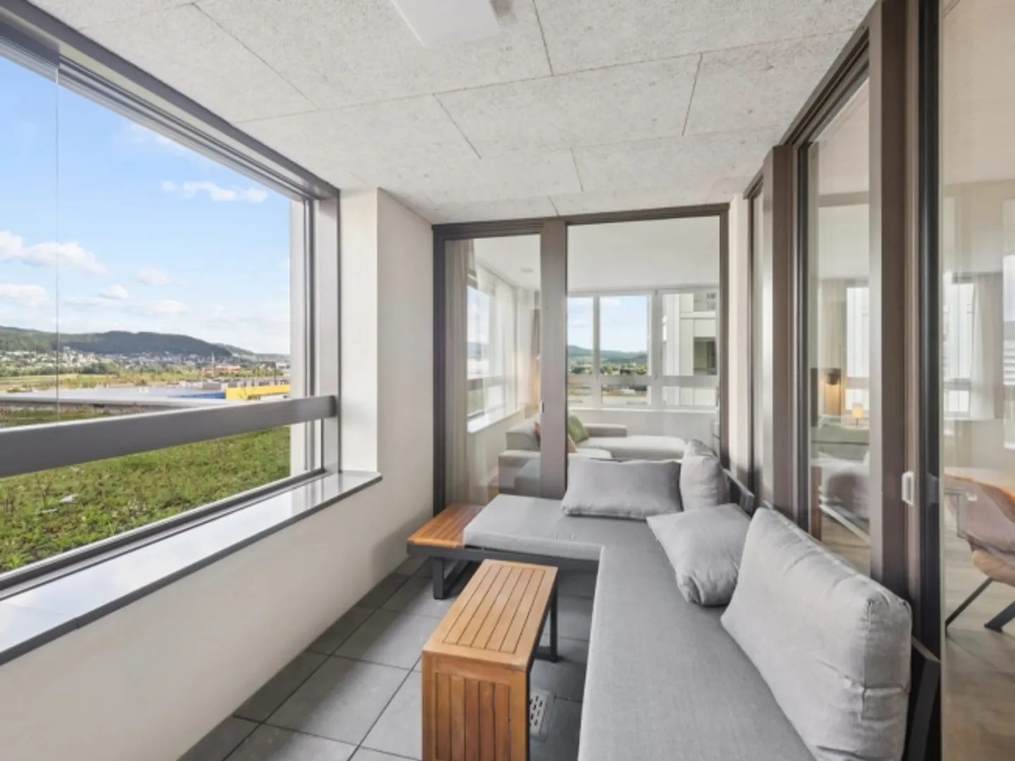Furnished Apartments with Madrid Flair directly in the largest shopping center in Switzerland! - Photo 10 of 11