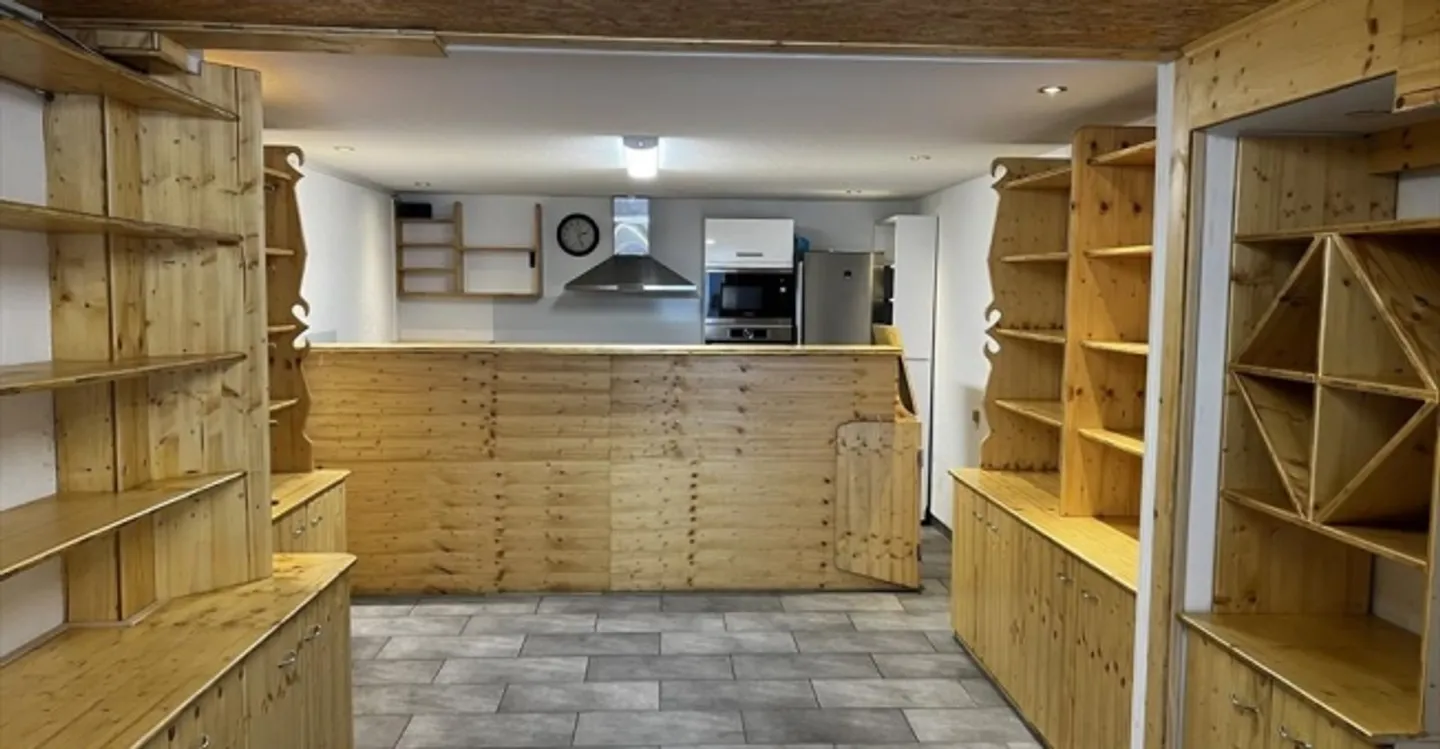 Mischgenutztes Gebäude mieten - Foto 3 von 6