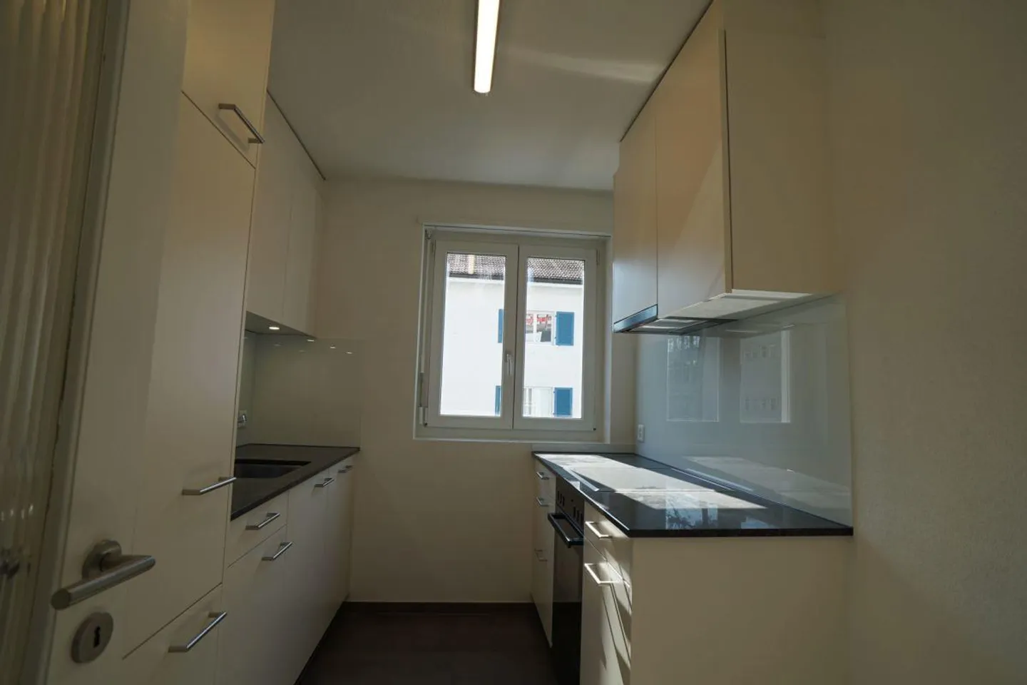 2.5-Room Apartment - Central Location - Photo 6 of 8