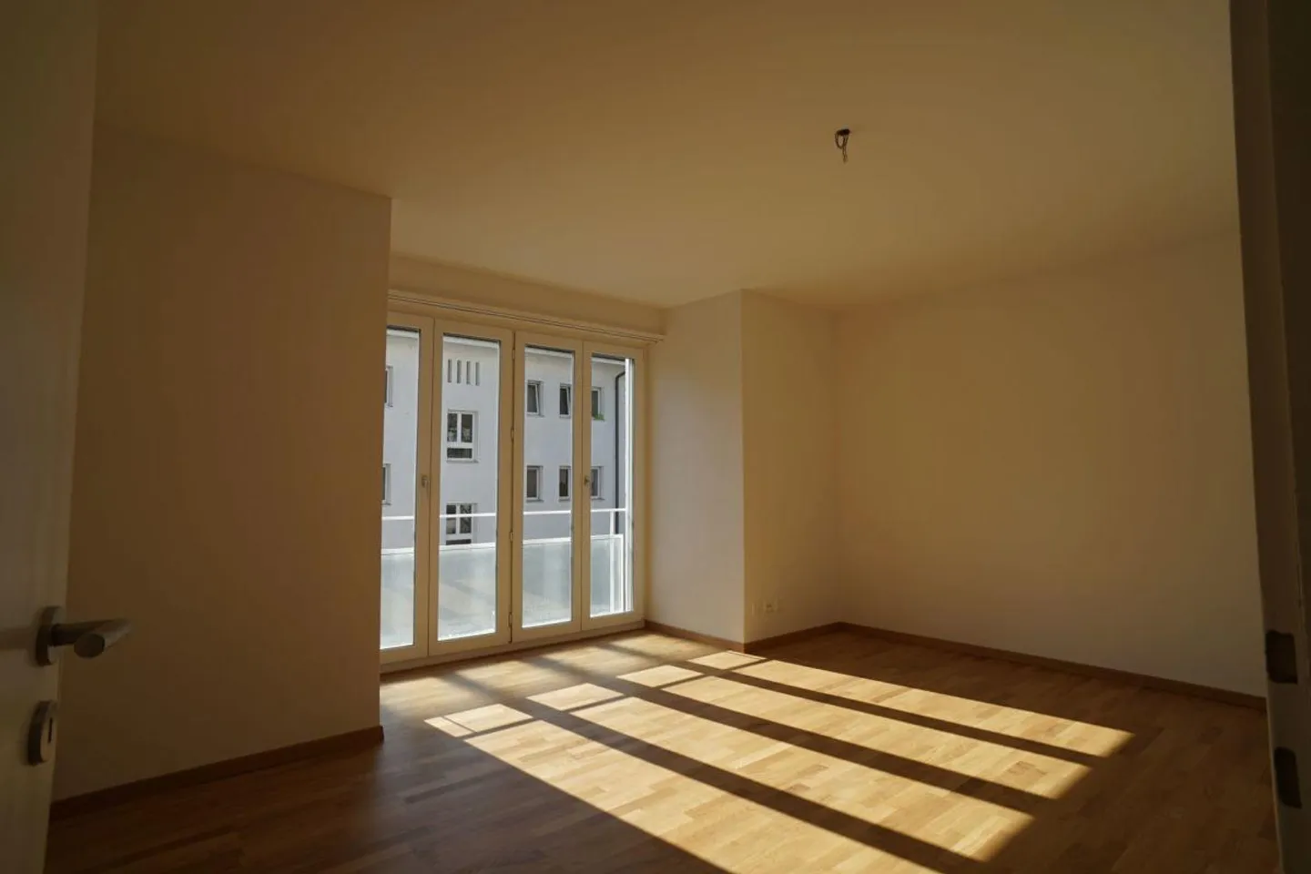 2.5-Room Apartment - Central Location - Photo 2 of 8