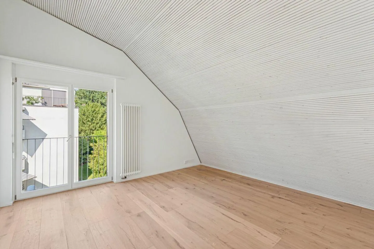 Frisch sanierte Dachwohnung an ruhiger Lage mit Garten - Foto 4 von 9