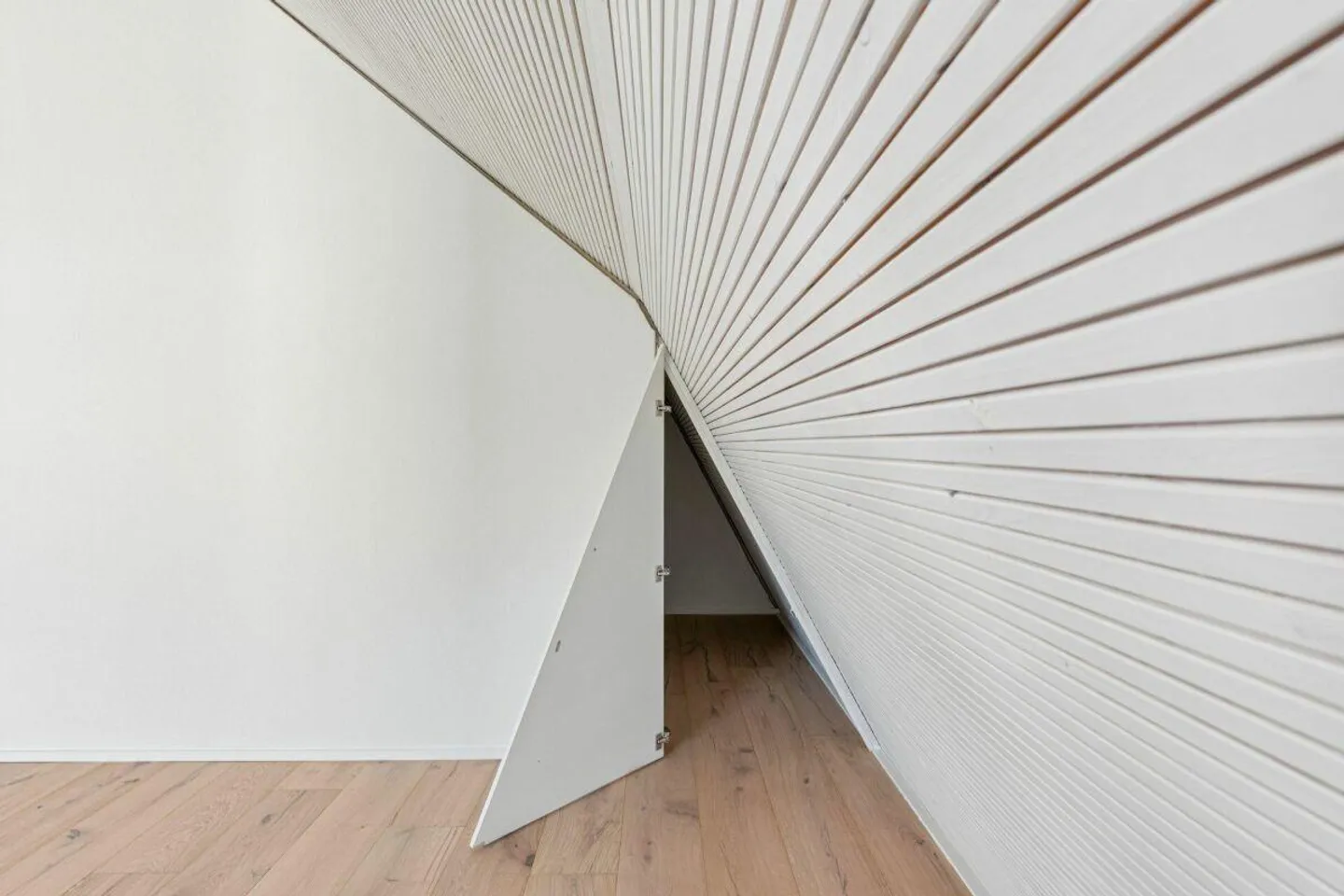 Frisch sanierte Dachwohnung an ruhiger Lage mit Garten - Foto 6 von 9