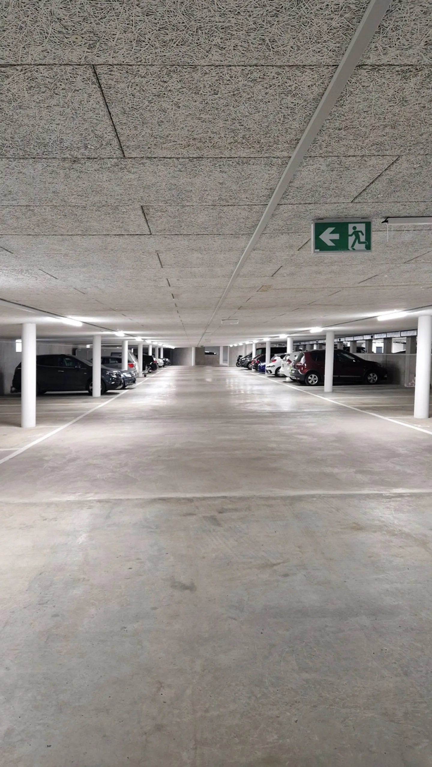 Überdachter Parkplatz mieten - Foto 2 von 4