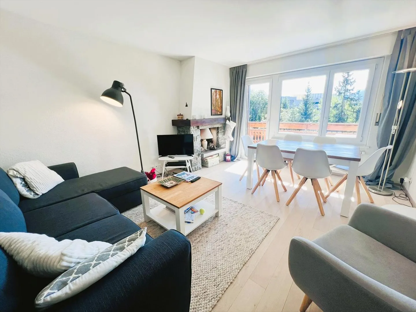 Schönes 3.5-Zimmer-Wohnung renoviert - Sehr hell und geräumig - Ideal gelegen - Schöne Aussicht - Ruhige Lage - Foto 1 von 16