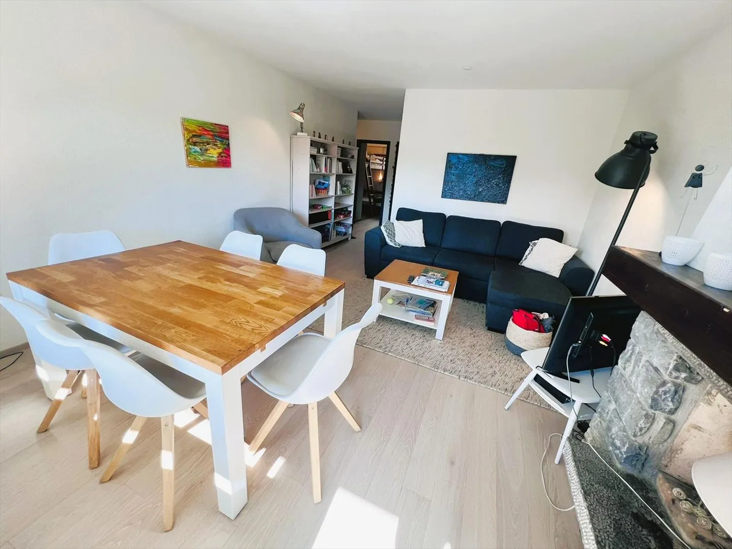 Schönes 3.5-Zimmer-Wohnung renoviert - Sehr hell und geräumig - Ideal gelegen - Schöne Aussicht - Ruhige Lage - Foto 3 von 16