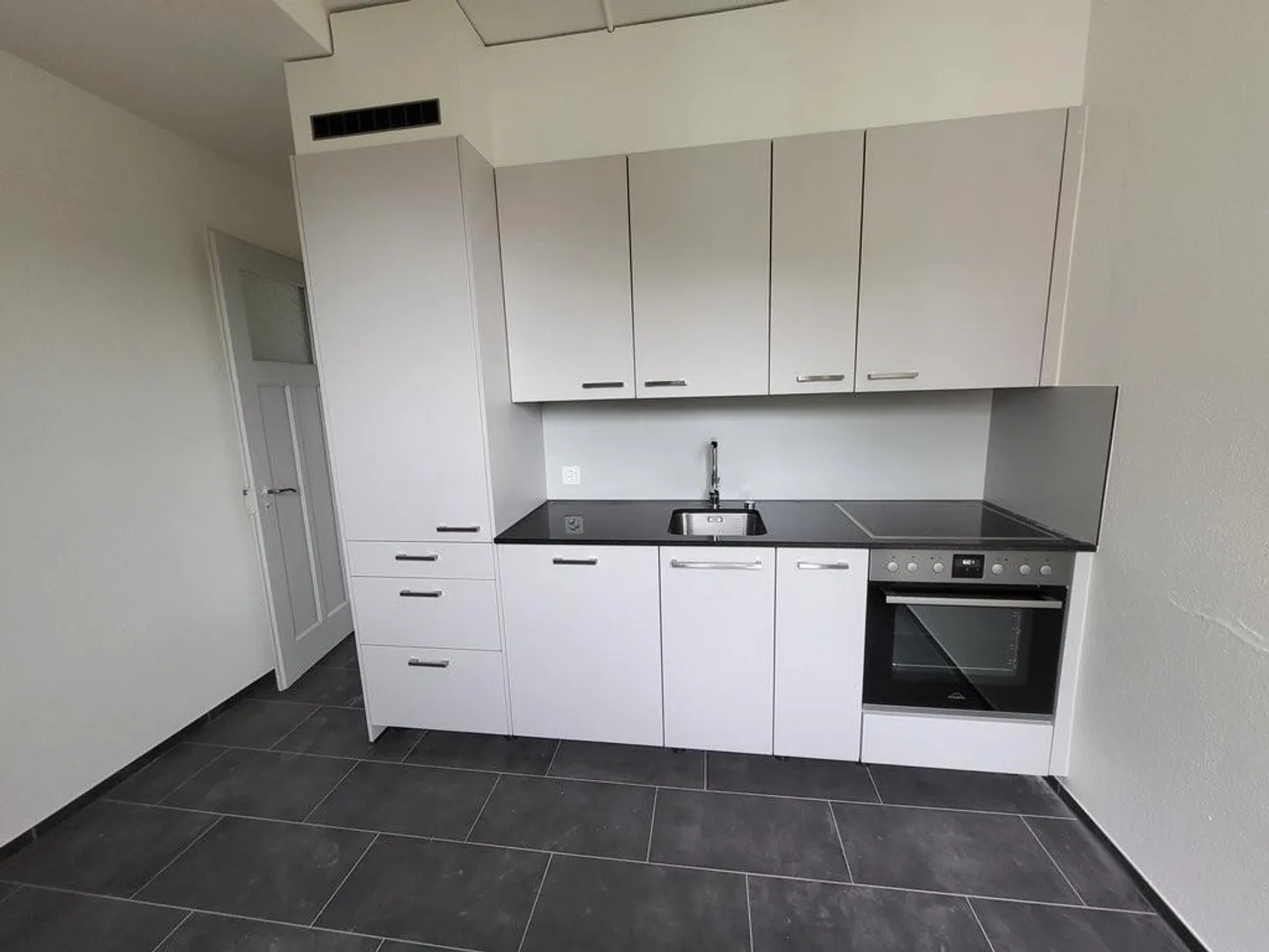 Appartamento in stile Liberty nelle immediate vicinanze dell'ospedale cantonale - Foto 2 di 7