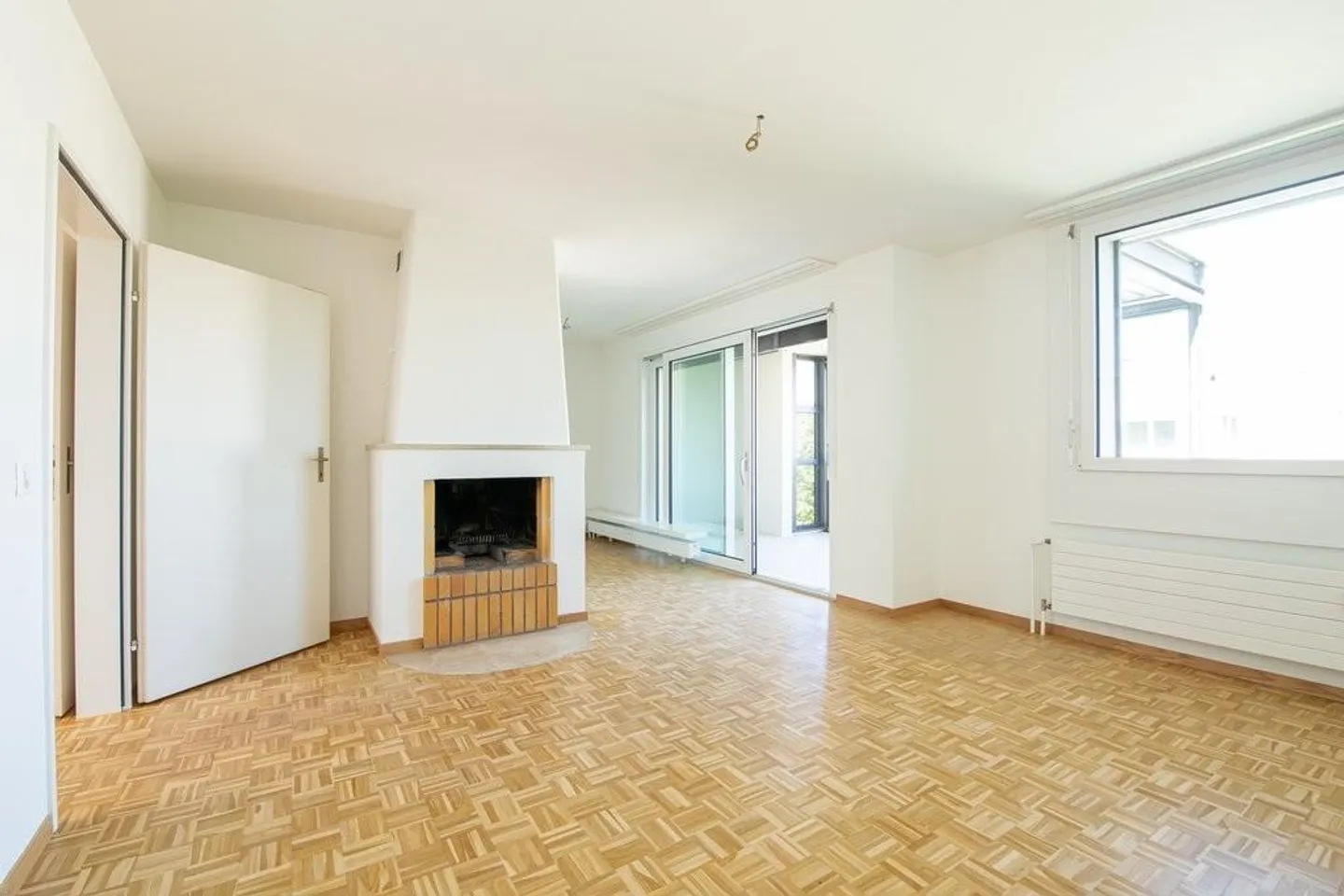 Beautiful 4.5 room apartment with fireplace in Allschwil - Photo 4 of 11