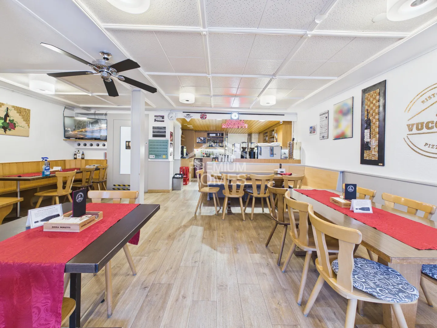 Investment property with gastronomy and residential use in a central location - Photo 3 of 12