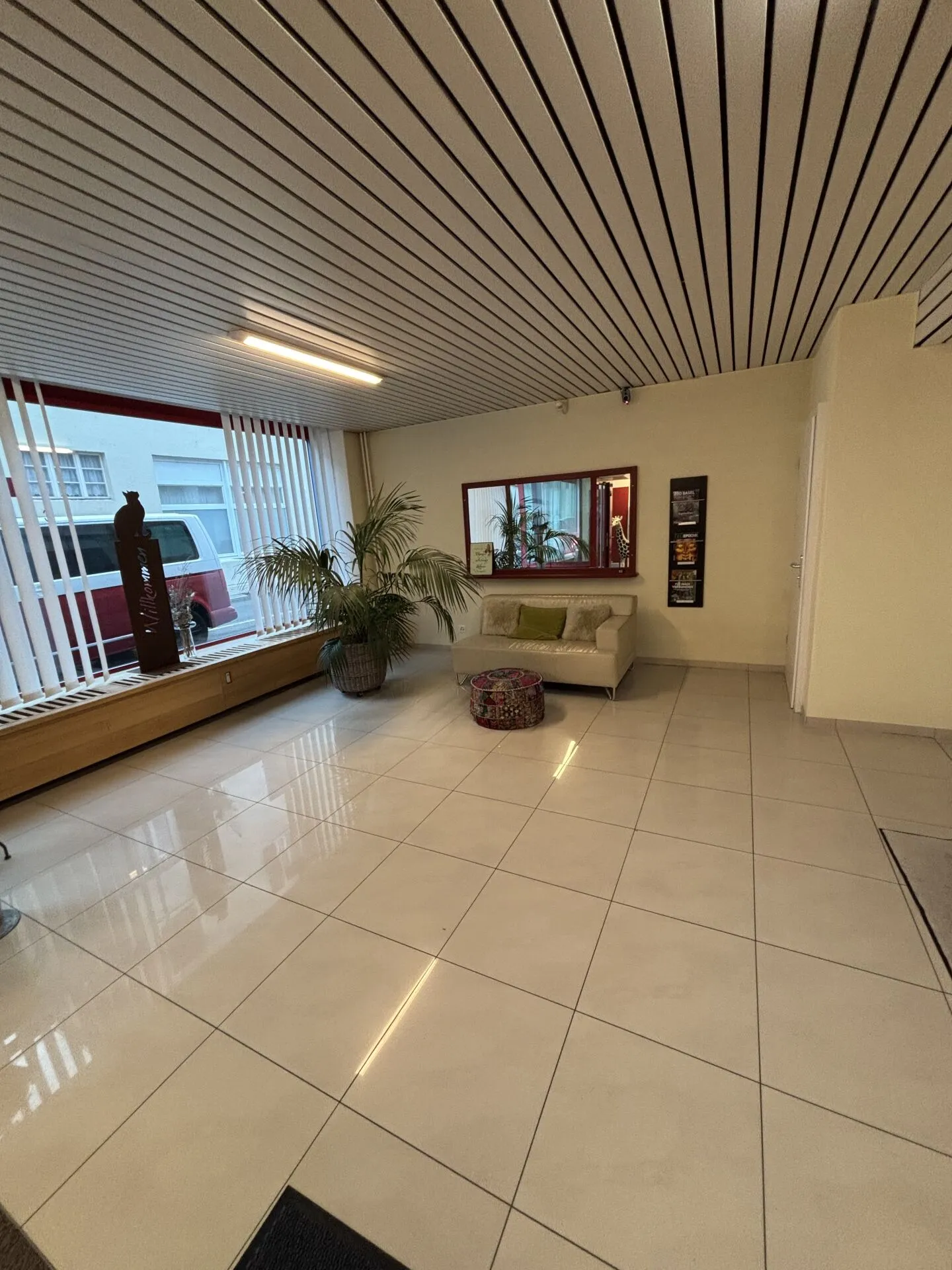 Salone di bellezza/Solarium da prendere gratuitamente - Foto 6 di 9