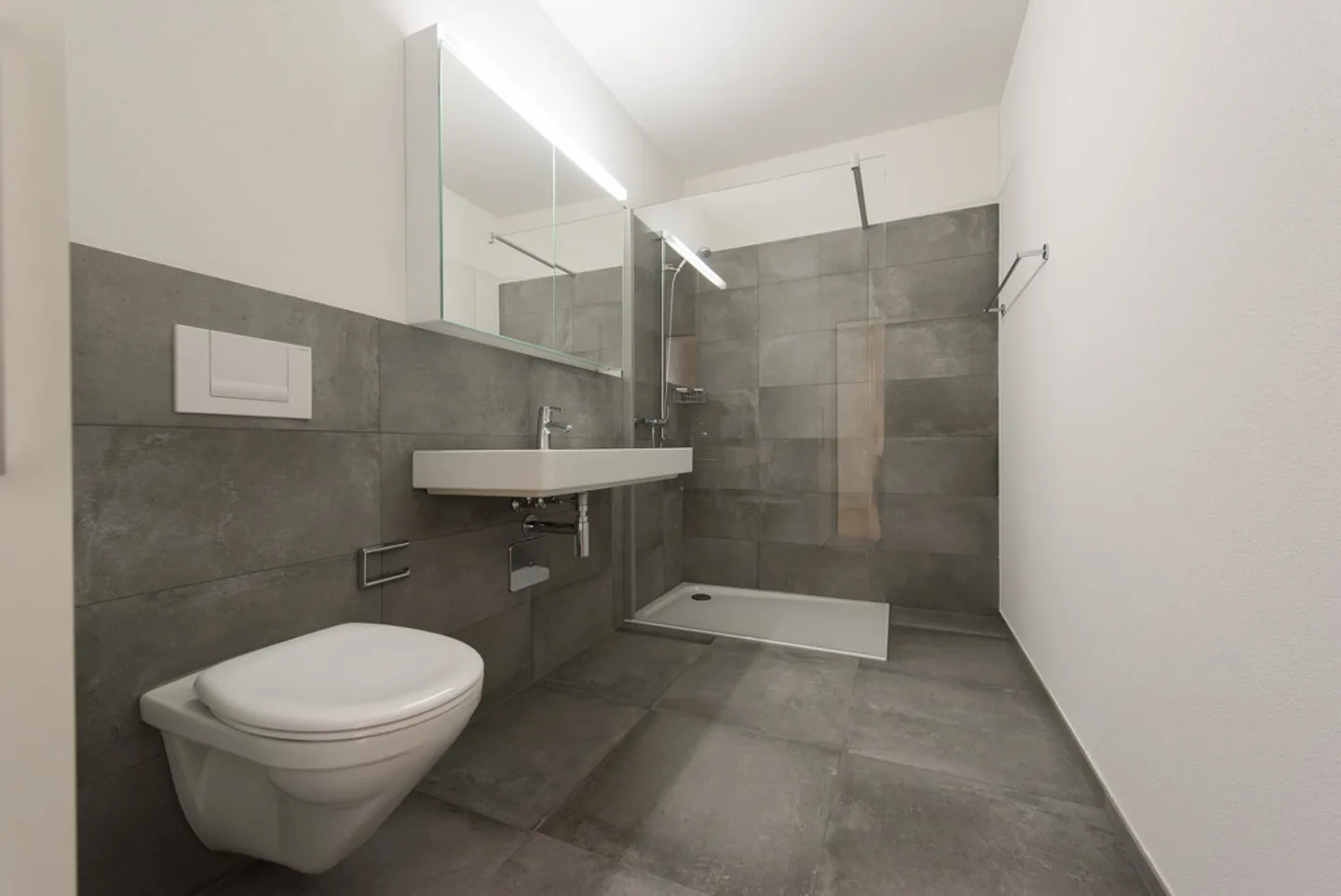 MODERN LIVING IN THE CENTER - Photo 3 of 4