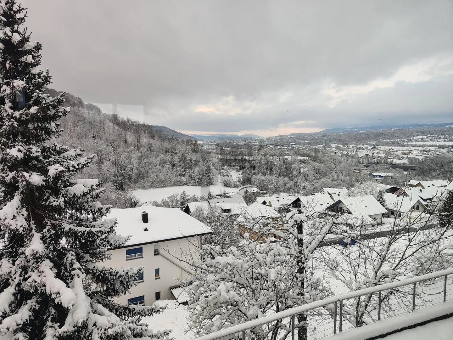 RECENTEMENTE RINNOVATO CON UNA VISTA DA SOGNO! - Foto 1 di 6