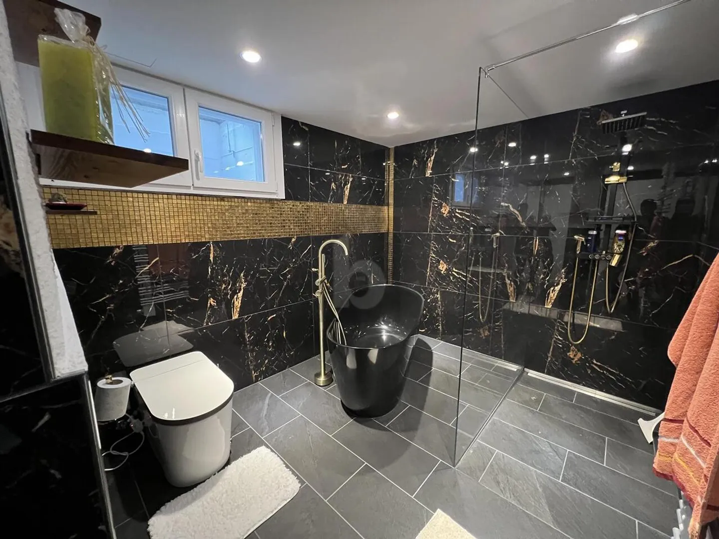 RECENTEMENTE RINNOVATO CON UNA VISTA DA SOGNO! - Foto 5 di 6