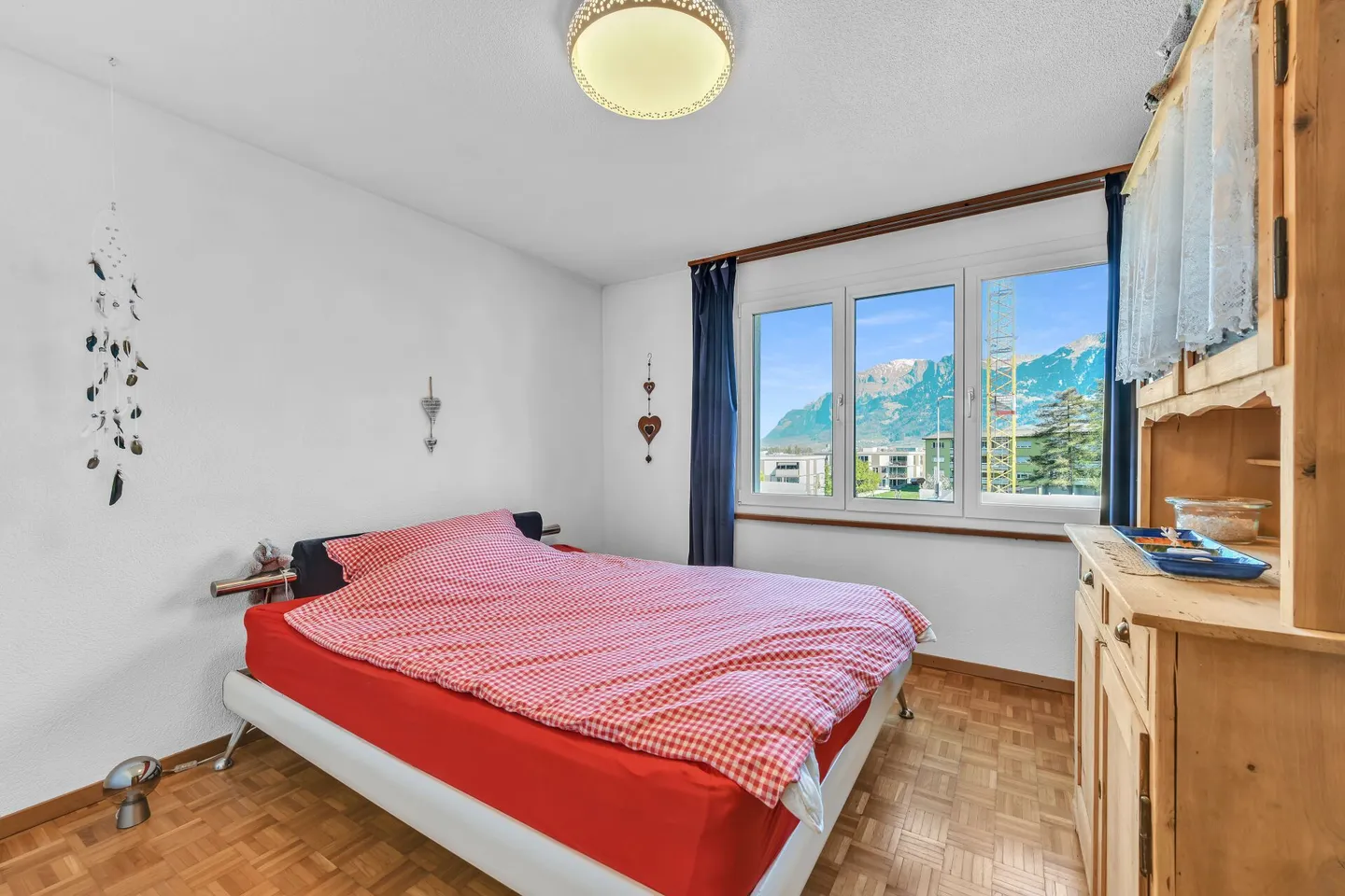Space for life's dreams: Charming 4.5-room apartment with balcony - Photo 8 of 15