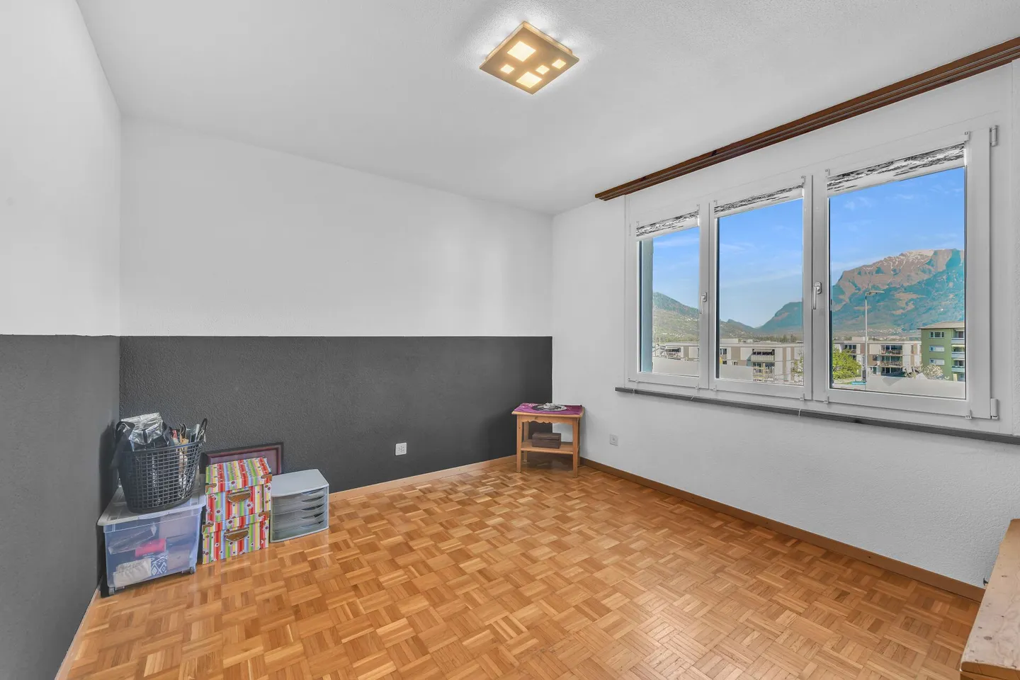 Space for life's dreams: Charming 4.5-room apartment with balcony - Photo 13 of 15