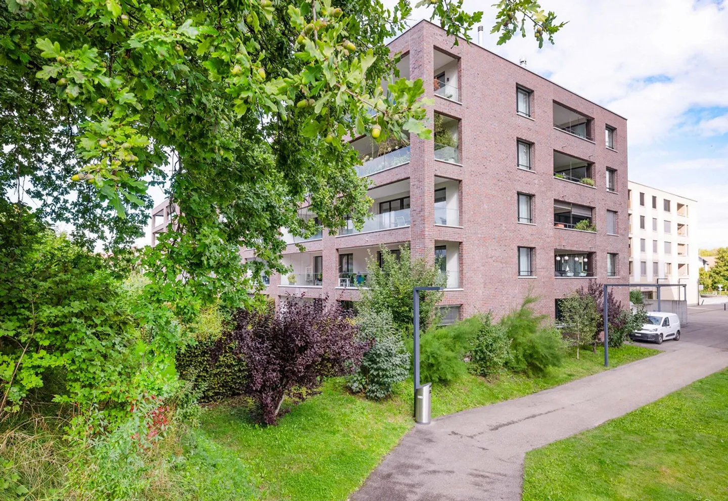Appartement moderne avec des espaces extérieurs attrayants dans un emplacement résidentiel central - Photo 2 sur 12
