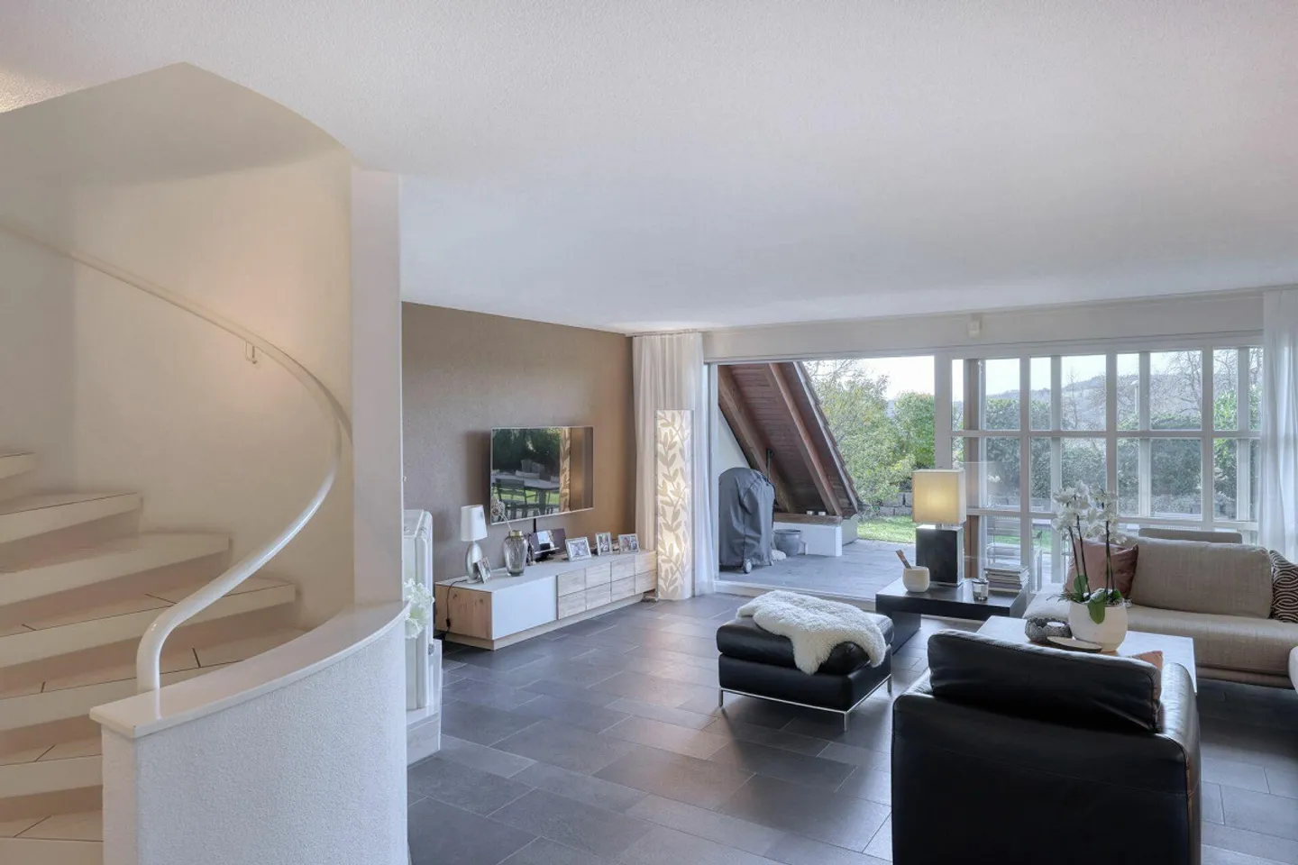 Casa bifamiliare affascinante - Foto 4 di 10