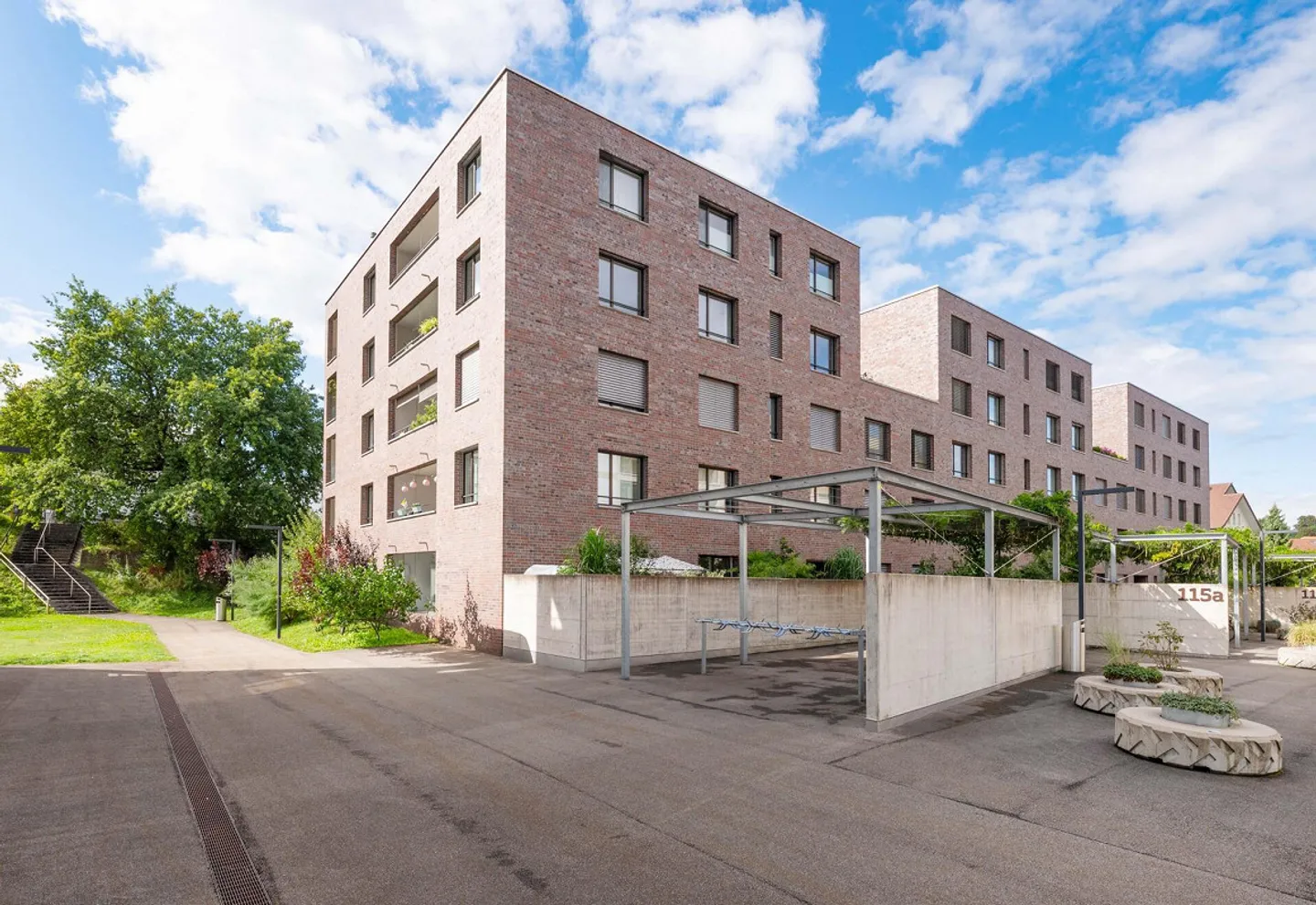 Appartement moderne avec des espaces extérieurs attrayants dans un emplacement résidentiel central - Photo 3 sur 12
