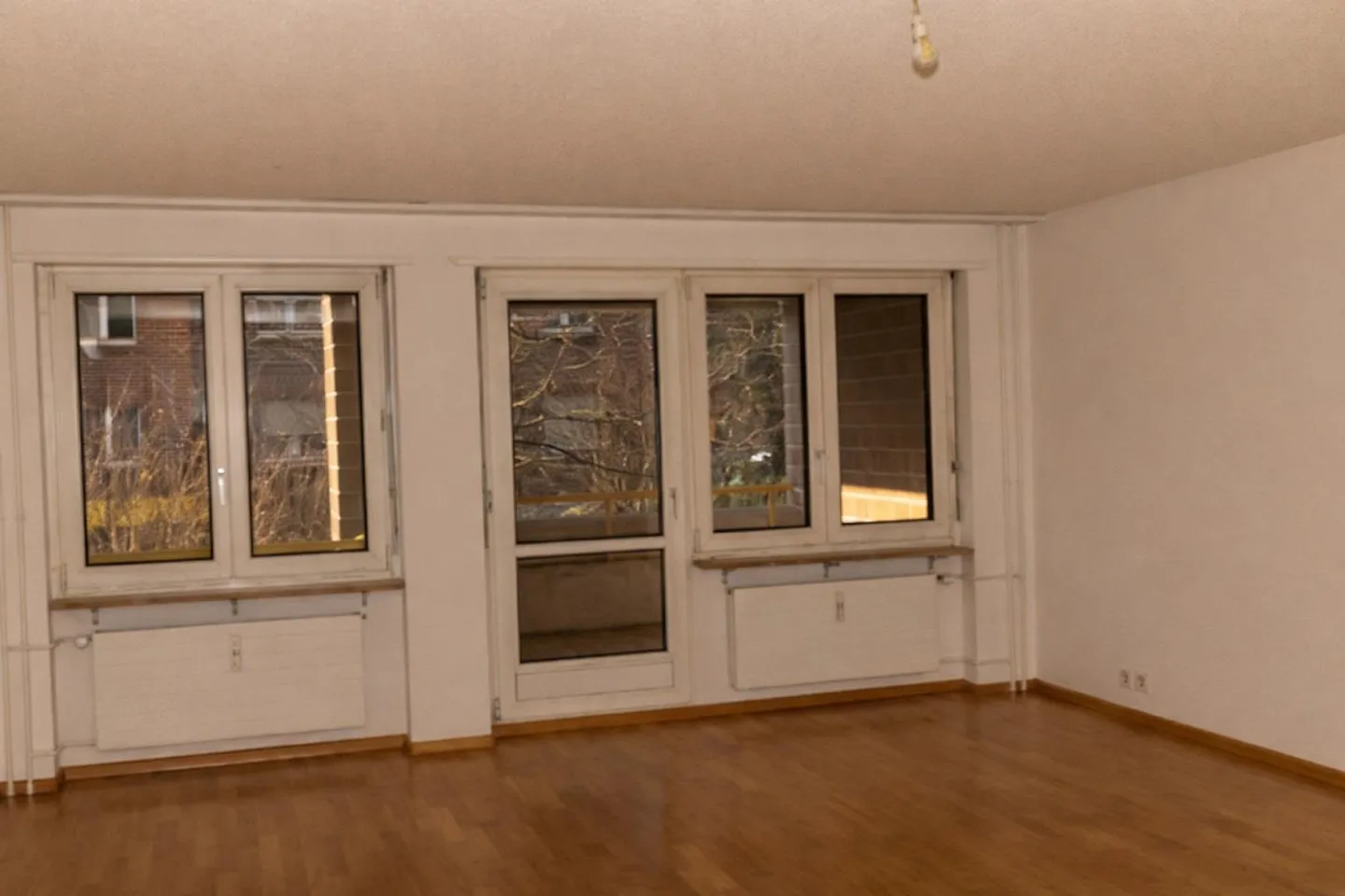 Appartement lumineux de 4,5 pièces avec balcon dans un développement adapté aux familles - Photo 3 sur 10