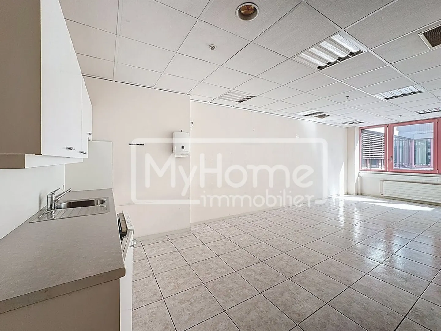 Ampio locale di 805 m2 con più di 8 stanze a Lonay - Foto 1 di 12