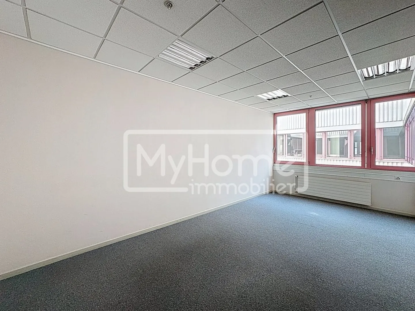 Ampio locale di 805 m2 con più di 8 stanze a Lonay - Foto 2 di 12