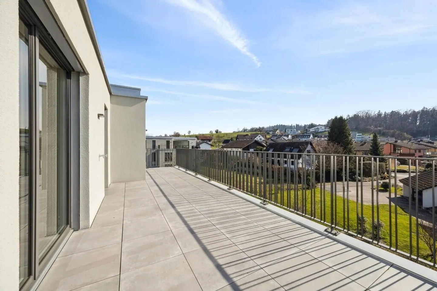 Attico con vista sul lago e terrazza di 64m2 - Foto 5 di 8