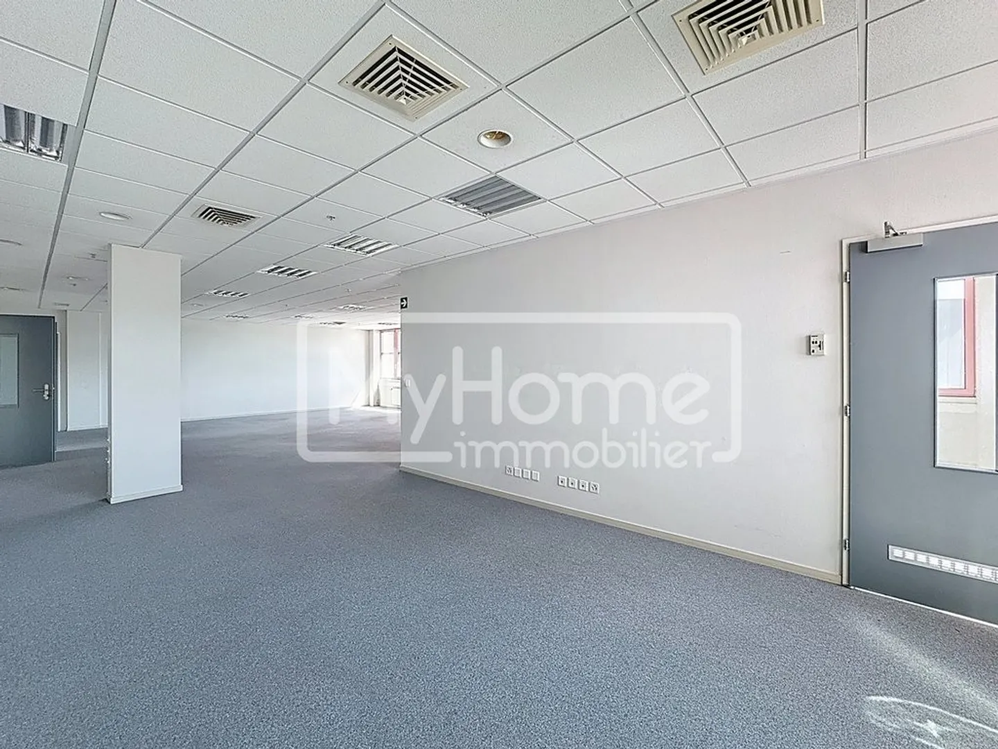 Ampio locale di 805 m2 con più di 8 stanze a Lonay - Foto 4 di 12
