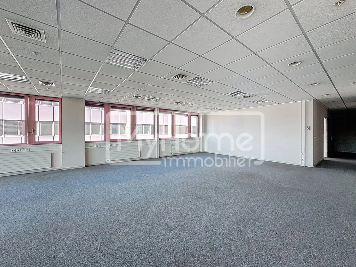 Ampio locale di 805 m2 con più di 8 stanze a Lonay - Foto 9 di 12