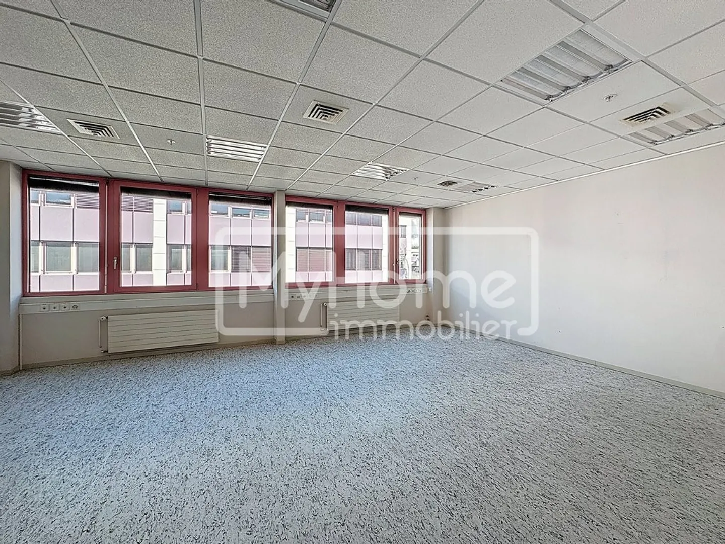 Ampio locale di 805 m2 con più di 8 stanze a Lonay - Foto 10 di 12
