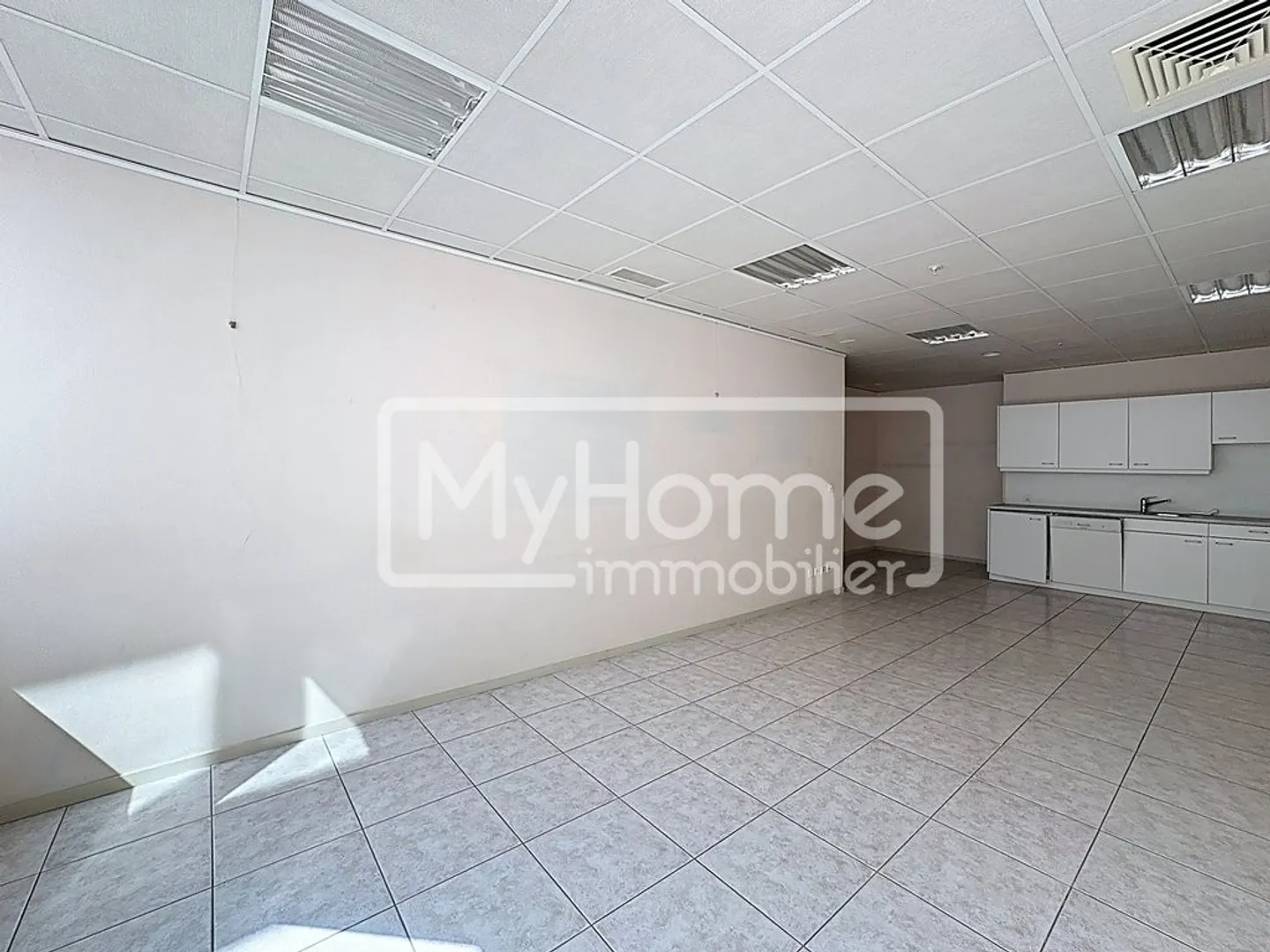Ampio locale di 805 m2 con più di 8 stanze a Lonay - Foto 12 di 12