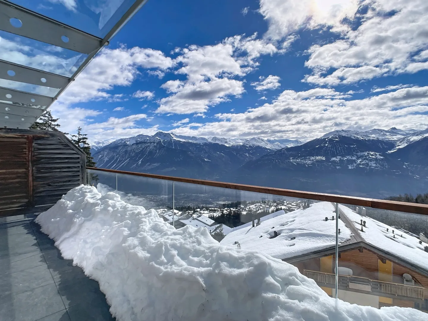 Appartement Éblouissant avec Vue sur Montagne - Photo 1 sur 17