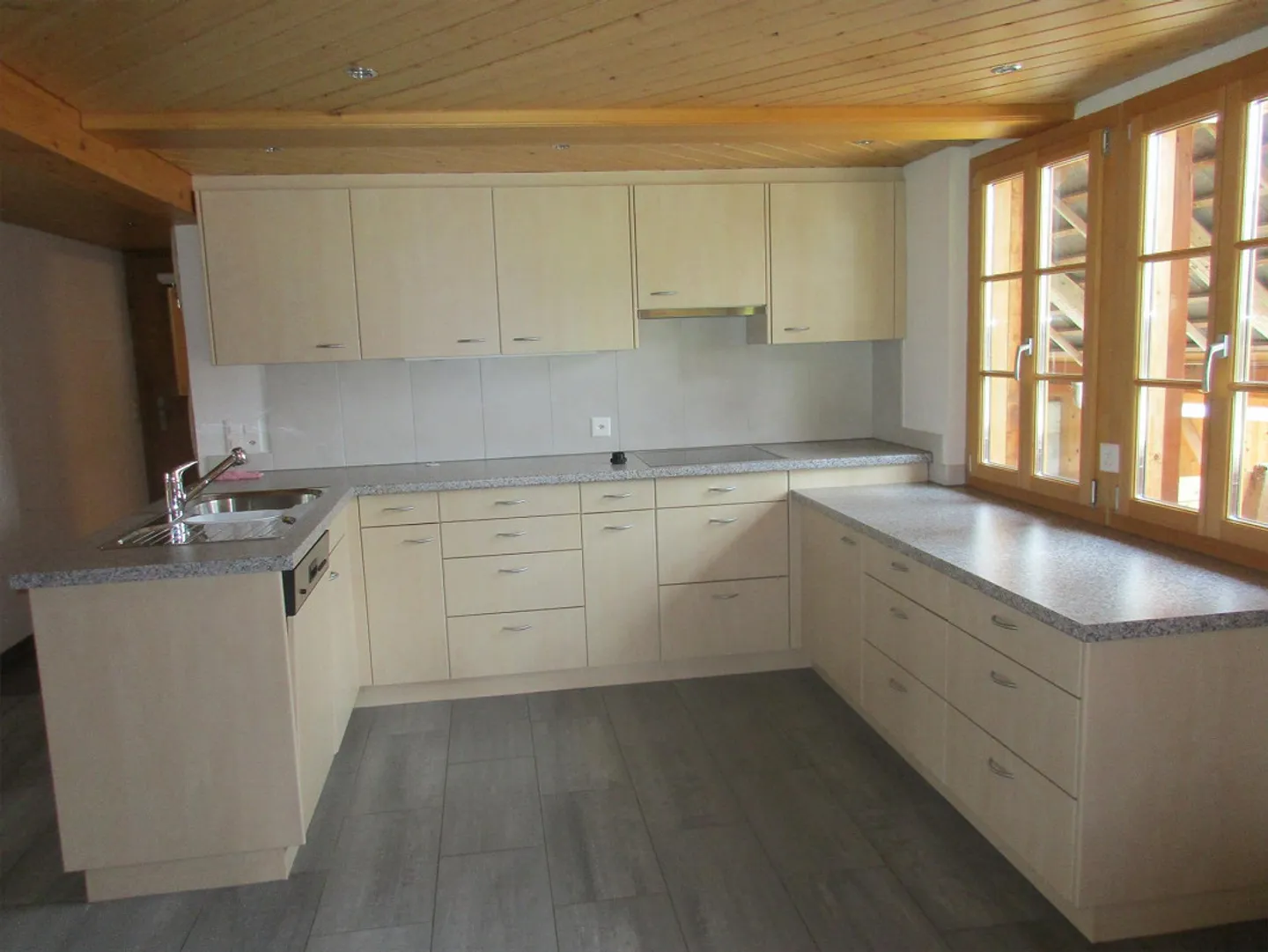 Cozy 3.5 Room Apartment for Rent - Photo 1 of 11