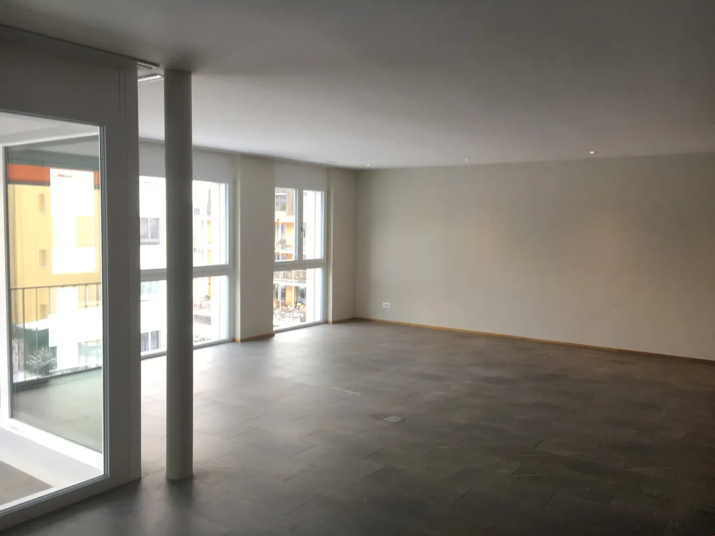 Appartements de 4,5 pièces dans un standard de propriété haut de gamme au rez-de-chaussée - Photo 3 sur 10