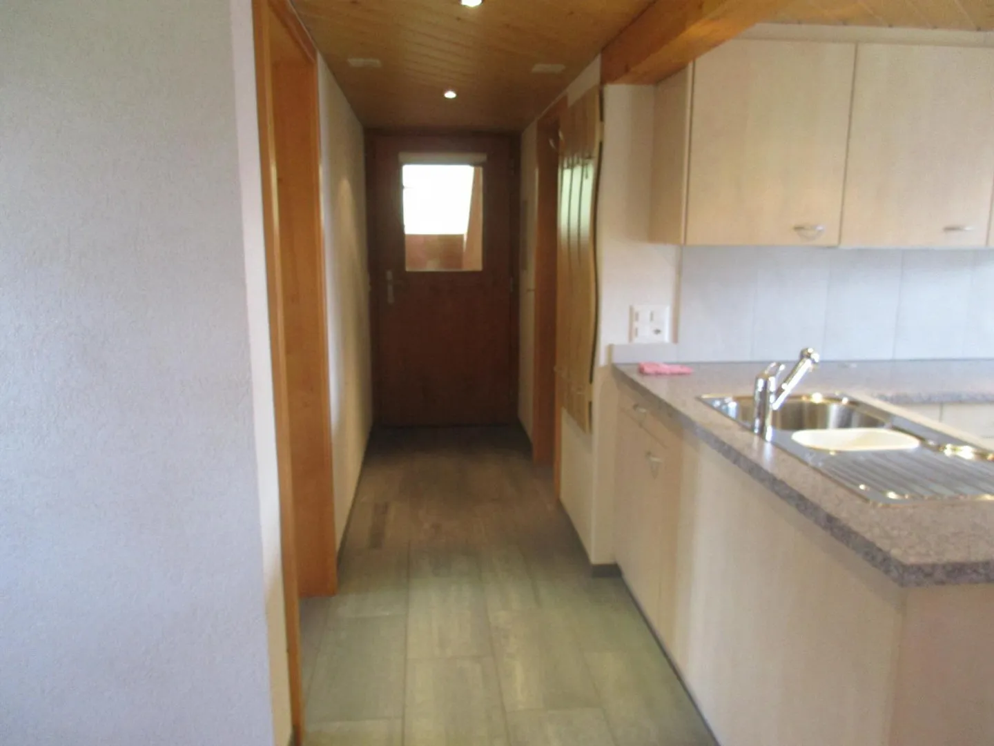 Cozy 3.5 Room Apartment for Rent - Photo 4 of 11