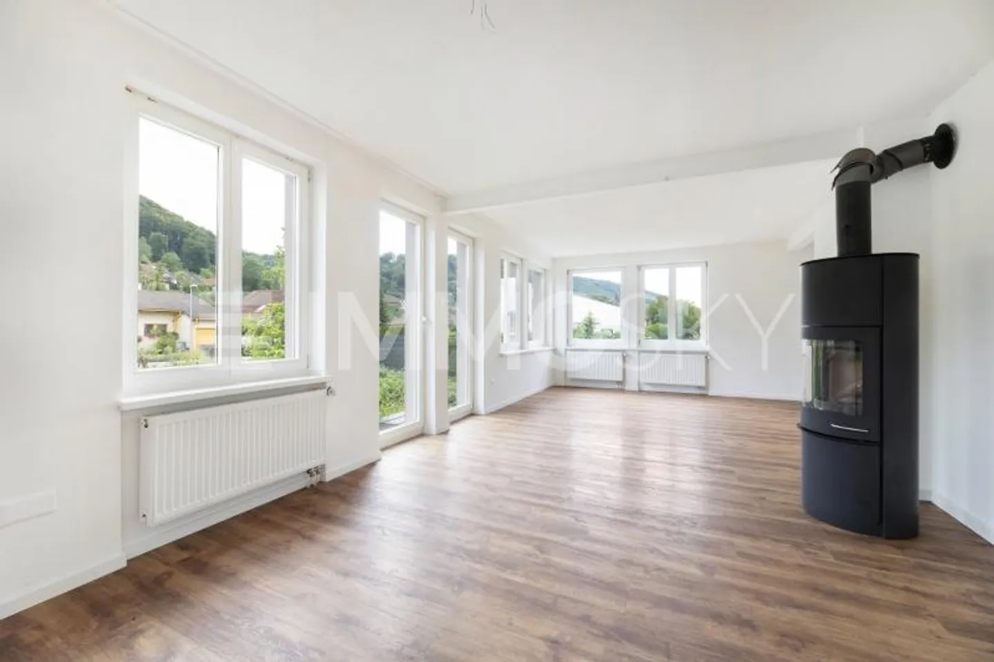 Charmantes Zuhause mit grossem Garten - Foto 5 von 9