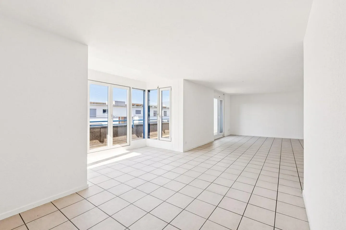 Magnifico appartamento di 5,5 stanze con grande terrazza e vista libera a Bienne - Foto 5 di 10