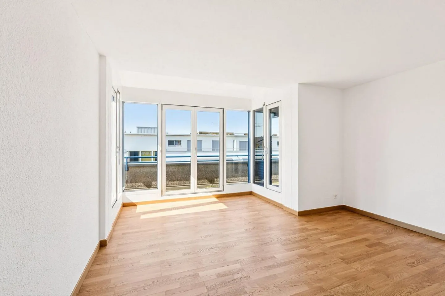 Magnifico appartamento di 5,5 stanze con grande terrazza e vista libera a Bienne - Foto 3 di 10