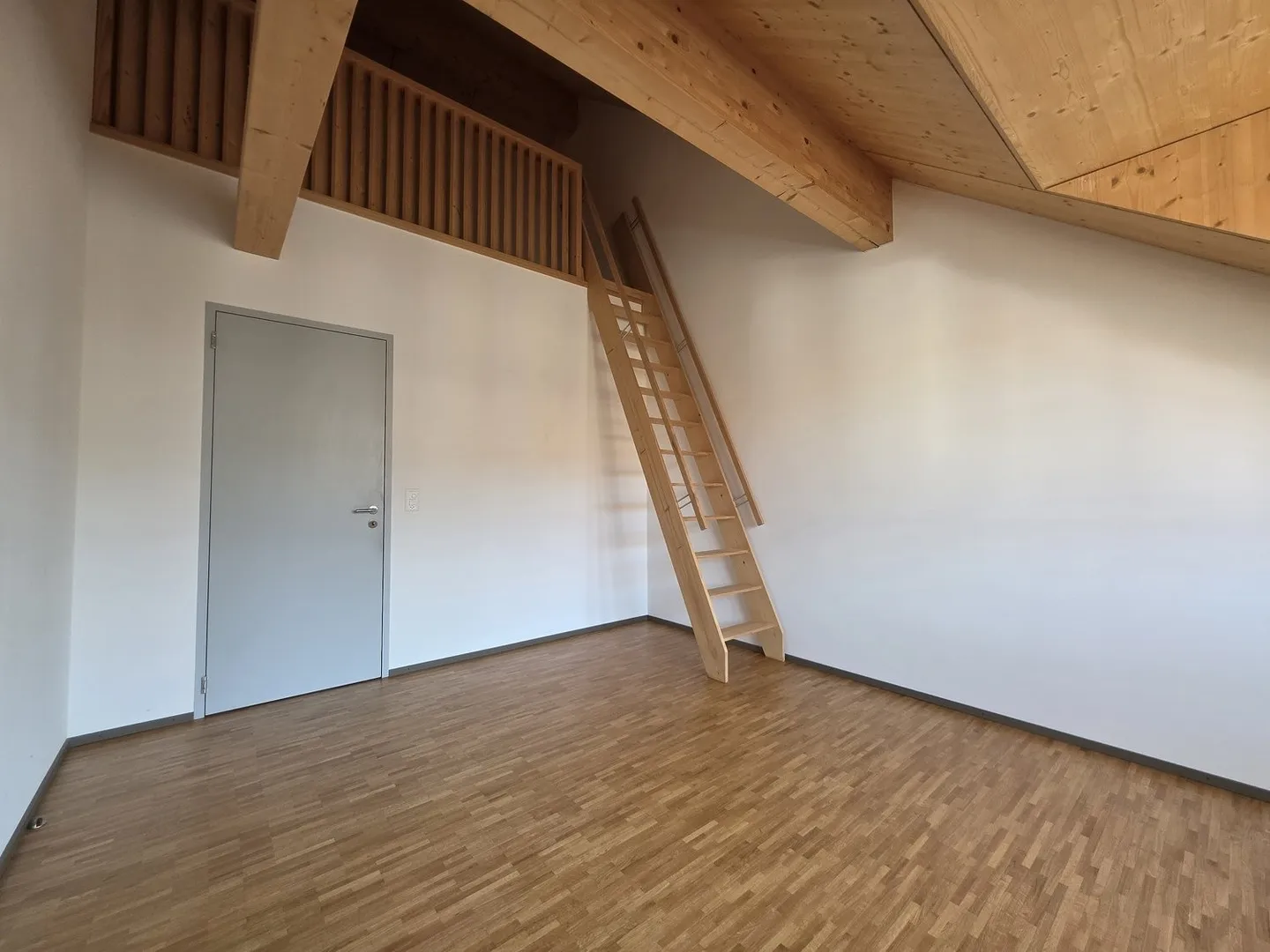 APPARTAMENTO MOLTO BELLO E LUMINOSO - Foto 5 di 7