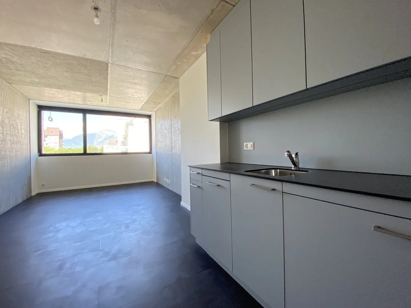 Modern studio on the 2nd floor - Photo 2 of 5