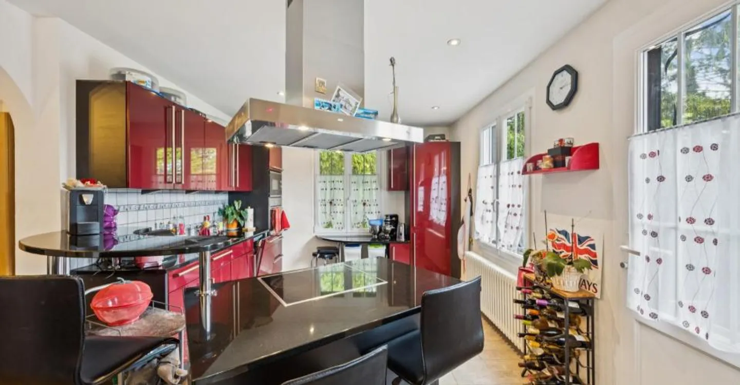 Charming house composed of 2 apartments in a green setting - Photo 5 of 11