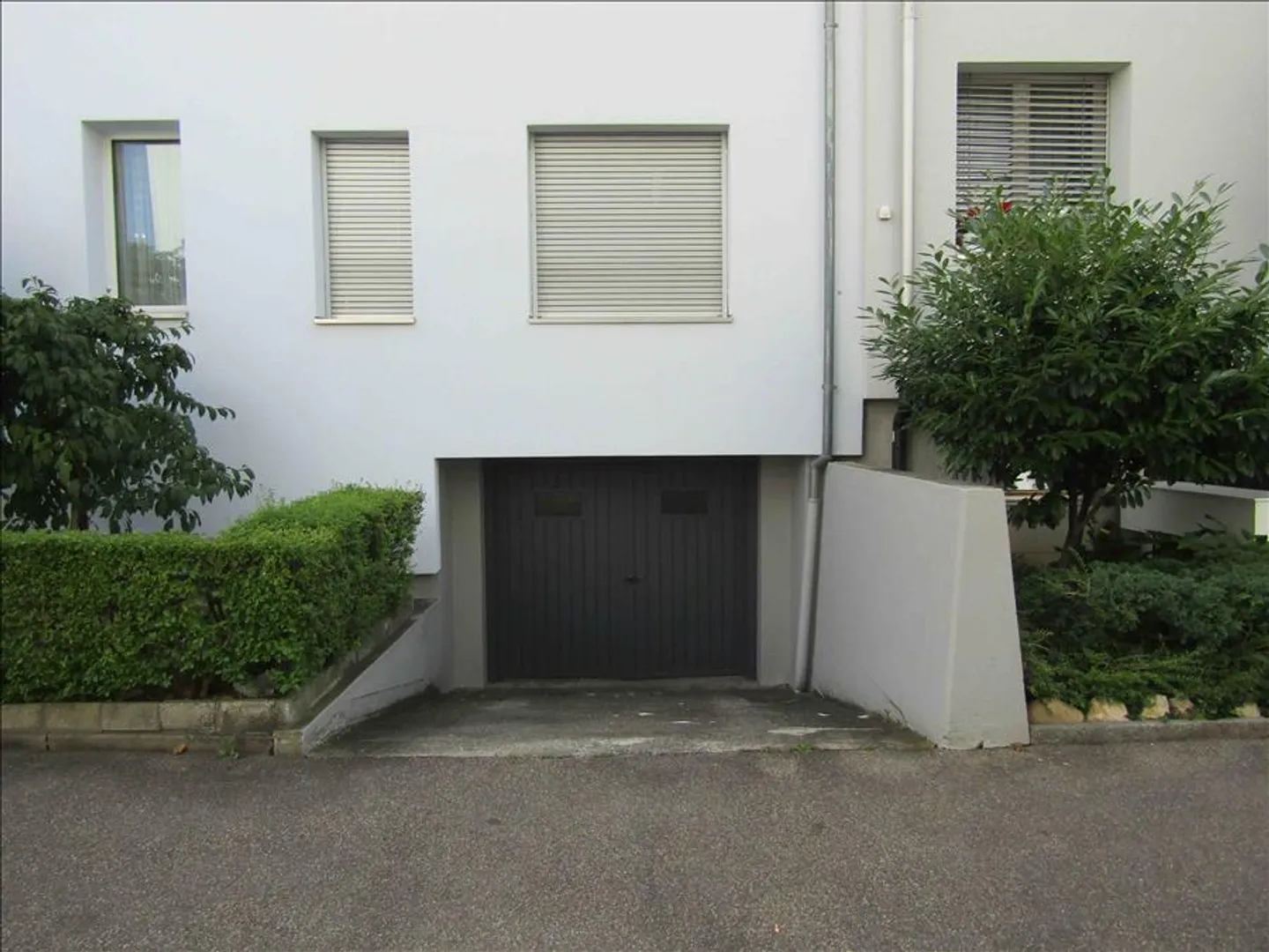 Zentrale Garage zu Vermieten - Foto 2 von 2