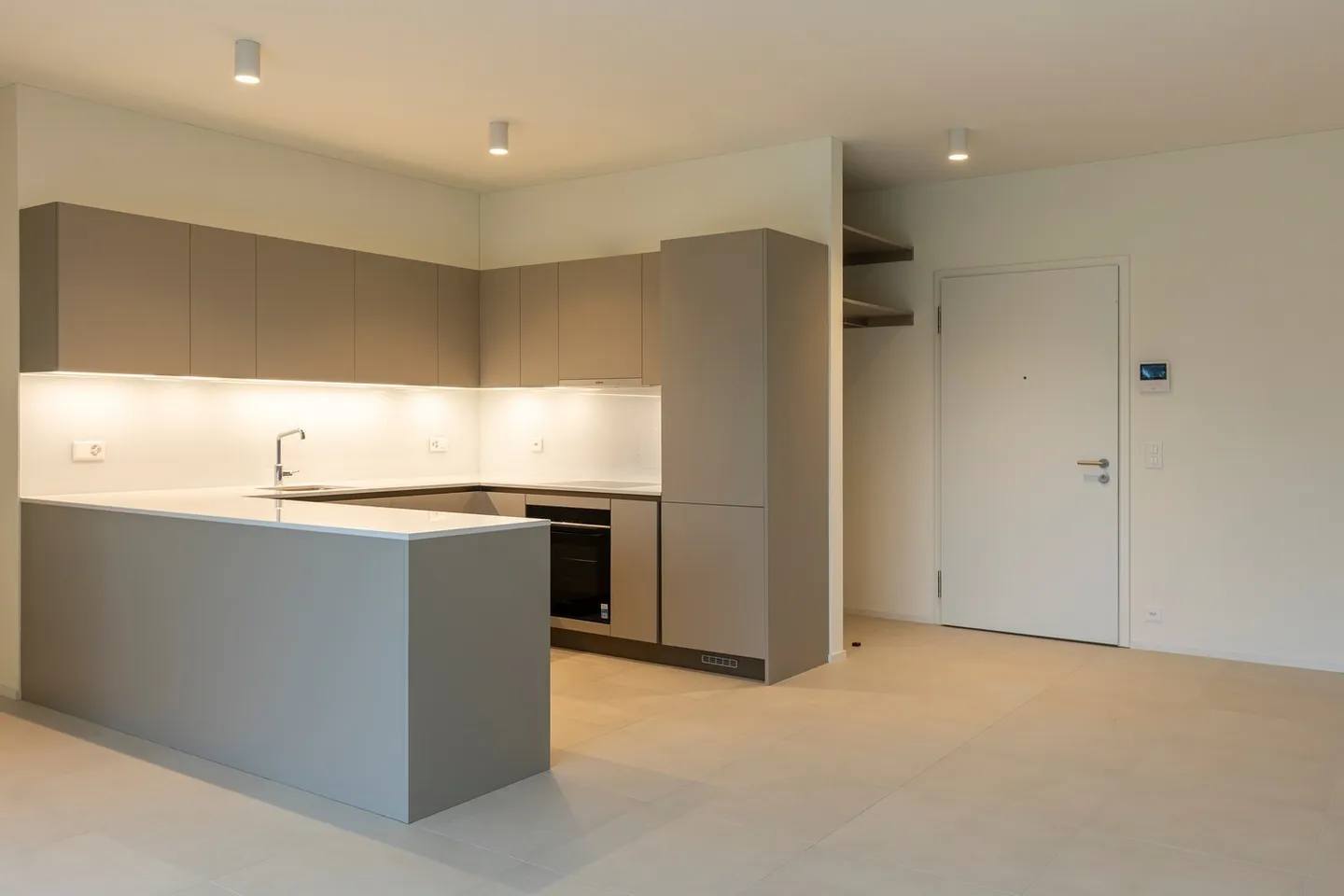 Elegant Apartment at Residenza Hedera - Photo 4 of 13