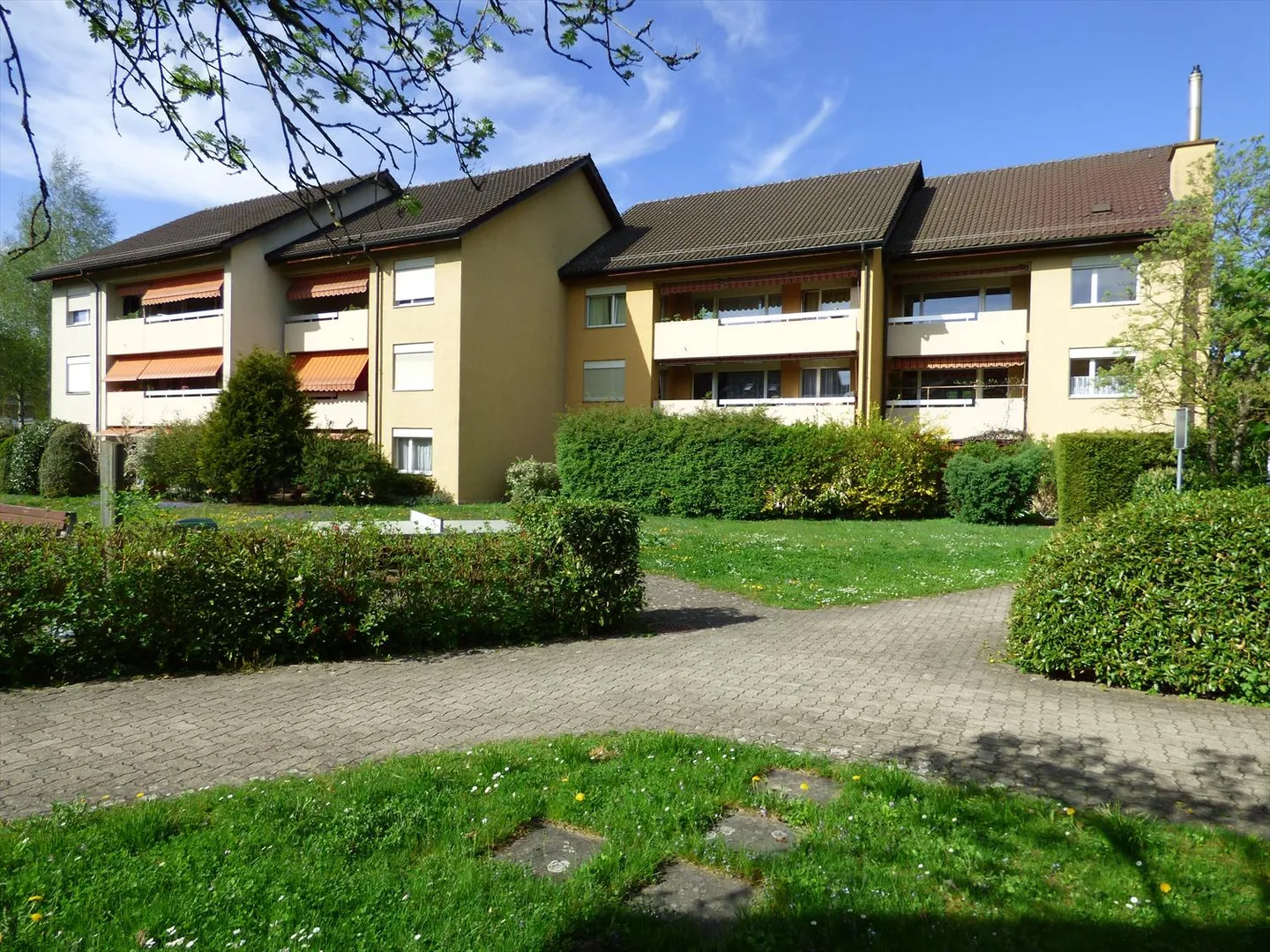 Wohnen in familienfreundlicher Umgebung an zentraler Lage - Foto 2 von 2