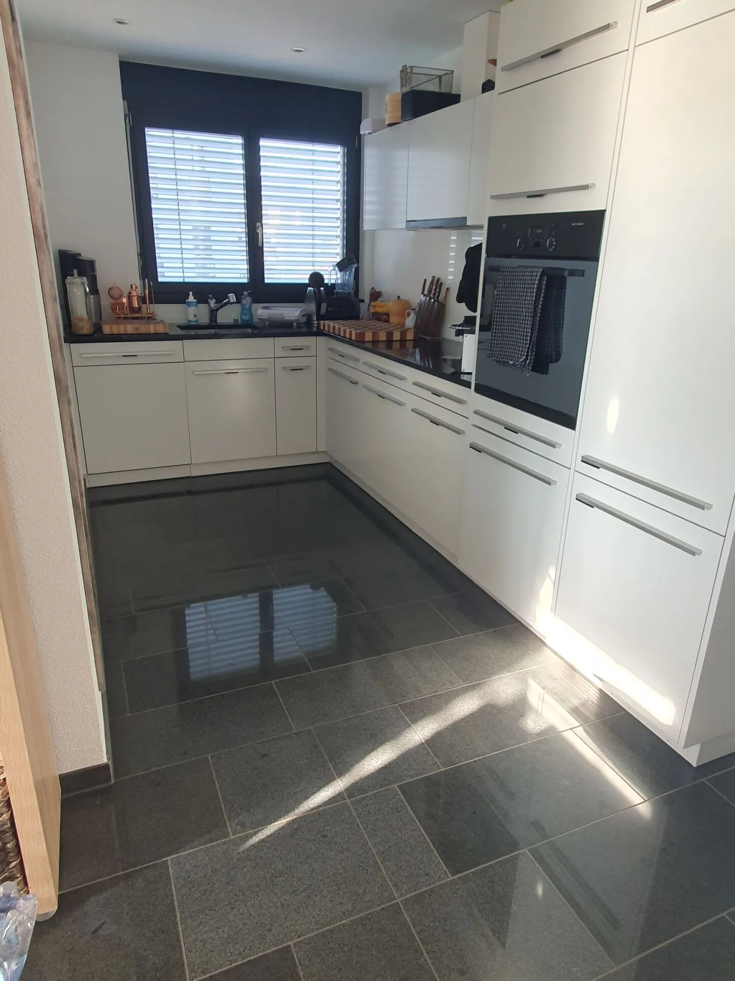 Modern 3.5-room apartment in a central location - Photo 2 of 9