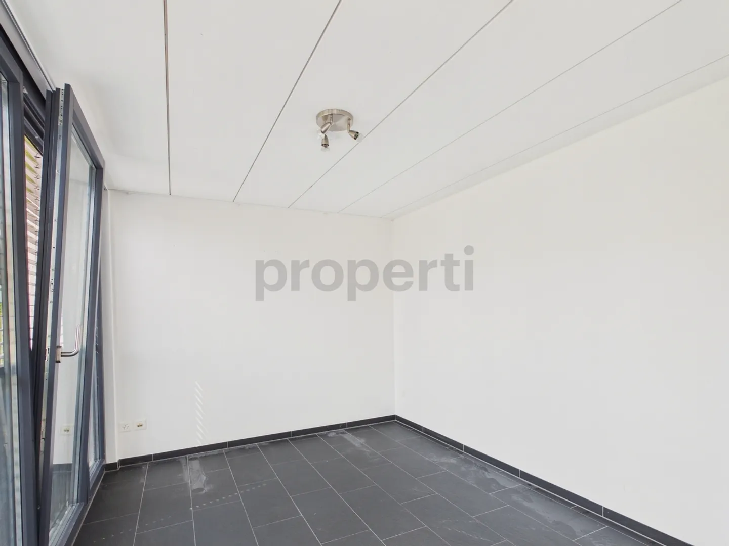 Loft environment, light-flooded rooms and renovation 2022 - Photo 8 of 10
